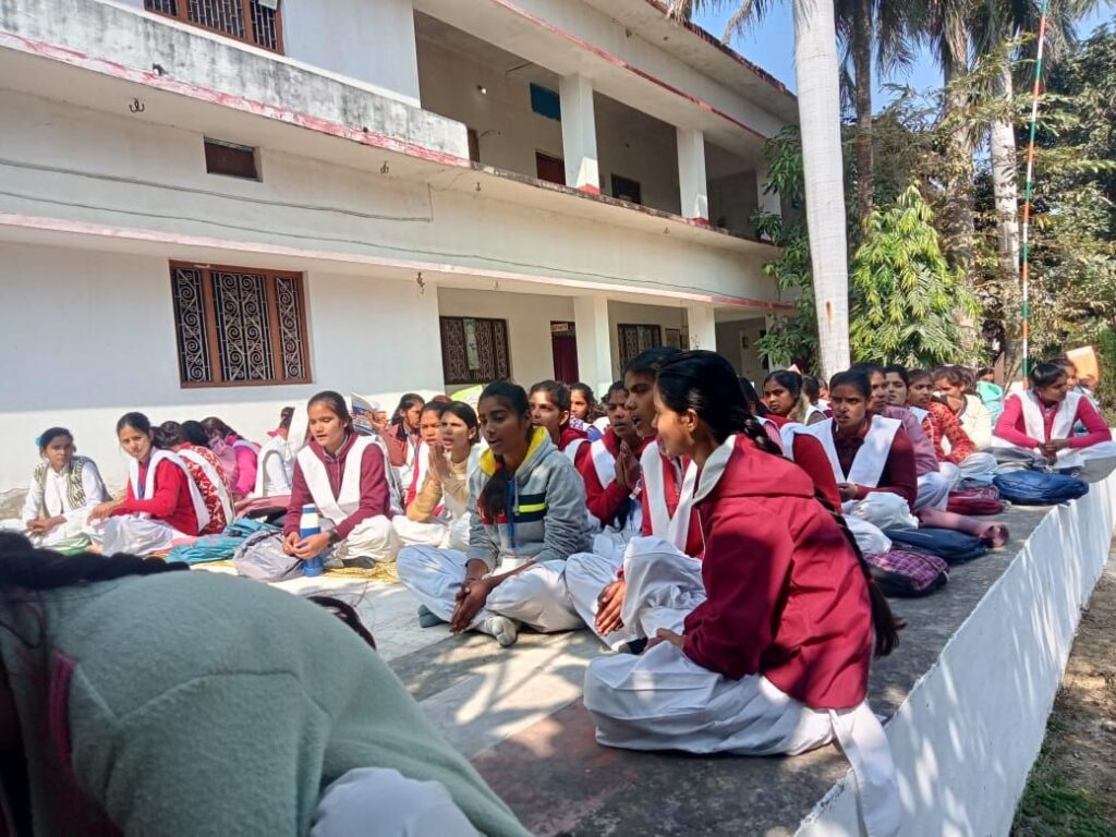 सिद्धपीठ हथियाराम के 25वें ब्रह्मलीन महंत महामंडलेश्वर स्वामी बालकृष्ण यति जी महाराज का आविर्भाव दिवस धूमधाम मनाया गया 13 img 20250125 wa02956830036656083978962