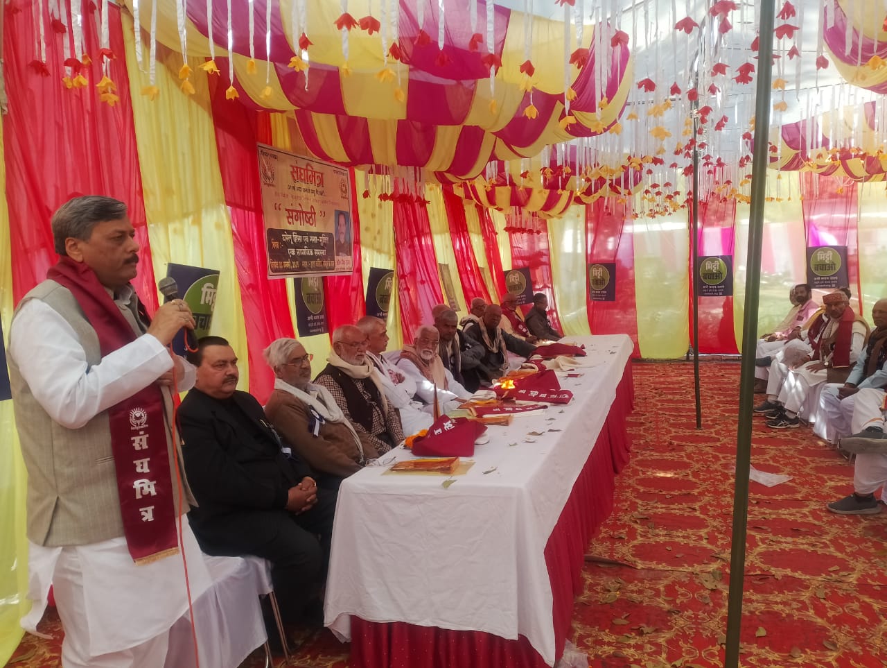 नशा मुक्ति एवं घरेलू हिंसा रोकने के लिए स्वयं संकल्पित हो गंभीर प्रयास की जरूरत - पूर्व आईएएस लालजी राय 1 IMG 20250203 WA0207