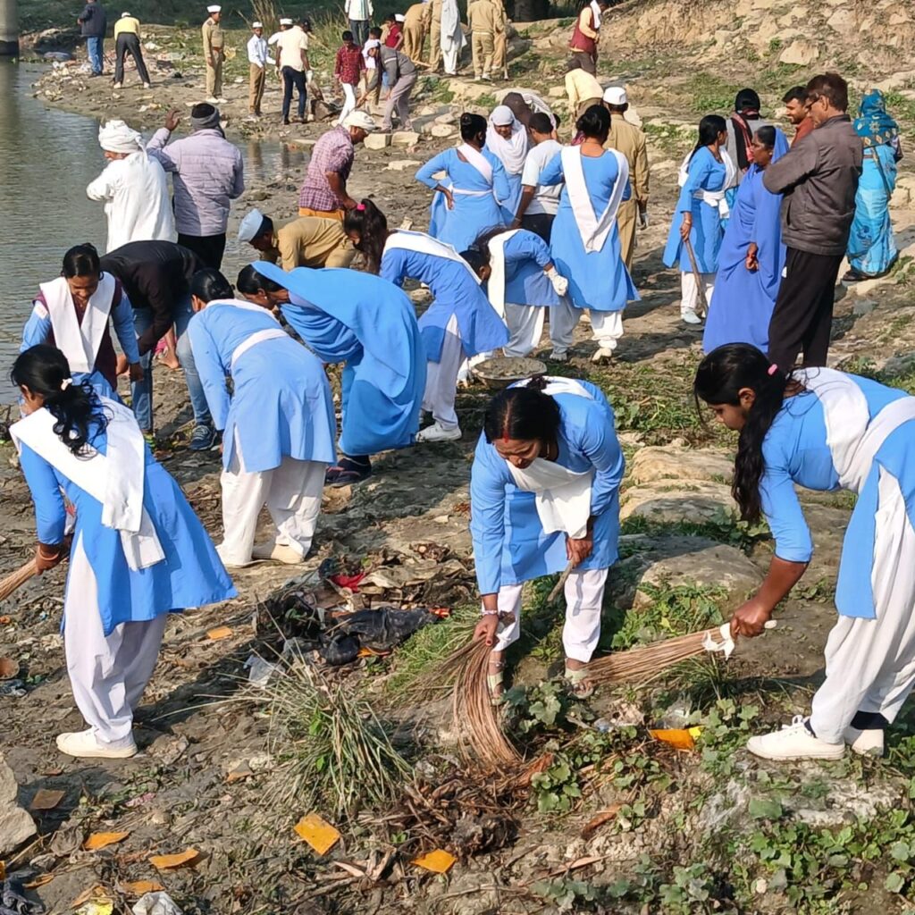 निरंकारी बाबा हरदेव सिंह की जयंती पर घाटों को साफ सुथरा कर दिया स्वच्छता का संदेश 2 img 20250223 wa02528295471024736683122