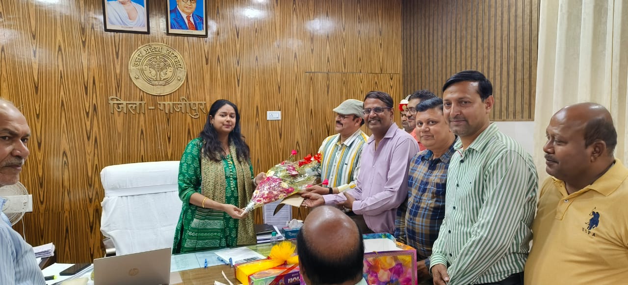 डीपीआरओ के समर्थन में सचिव संगठन लामबंदजिलाधिकारी से मिलकर की निष्पक्ष जांच की मांग 1 IMG 20250312 WA0166