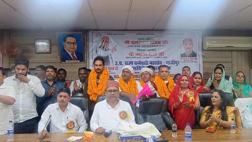 उ0प्र0 राज्य कर्मचारी महासंघ का द्विवर्षिक अधिवेशन, बालेंद्र त्रिपाठी दूसरी बार अध्यक्ष निर्विरोध निर्वाचित 2 img 20250301 wa0150746901657806967070