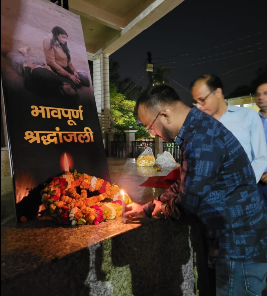 माउंट लिट्रा ज़ी स्कूल गाज़ीपुर द्वारा पहलगाम में शहीद हुए पर्यटकों की स्मृति में निकाला कैंडल मार्च 2 img 20250425 wa0218343862709133565978