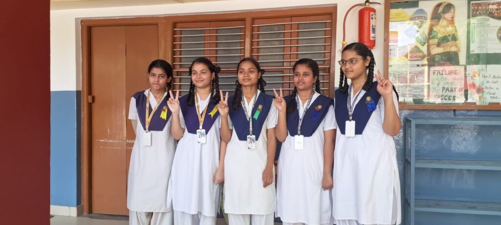 सब्जी विक्रेता की बेटी गंगा मौर्य ने किया जनपद में टॉप, प्रदेश में पाई 7 वीं रैंक 3 img 20250425 wa02608410687503554038433