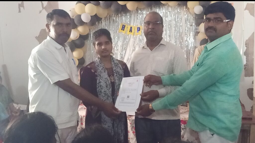 समर्थ योजना के तहत 120 बालिकाओं को प्रमाण पत्र, समाजसेवी की सालगिरह पर रचा गया भावुक इतिहास 2 WhatsApp Image 2025 05 18 at 5.29.00 PM