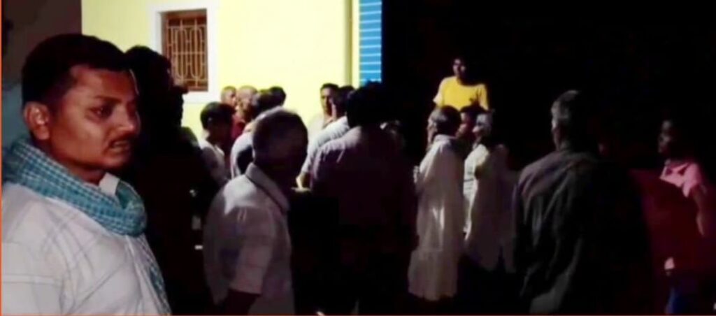 मकान के मलबे में दबकर बहादुर राम और उनकी पत्नी प्रेमा देवी की मौत 2 img 20250505 wa03512033452225931784517