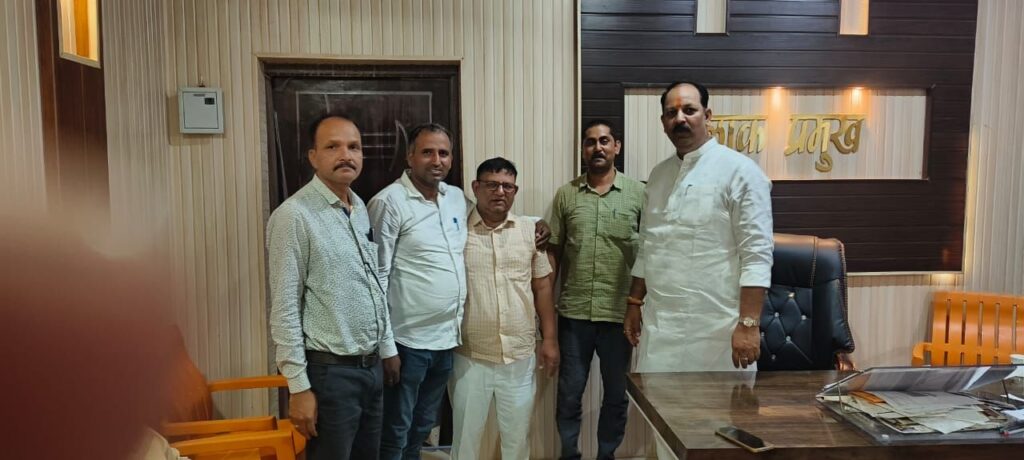 प्रमुख प्रतिनिधि के हस्तक्षेप से मामला हुआ शांत 2 img 20250508 wa02447583557979173794871
