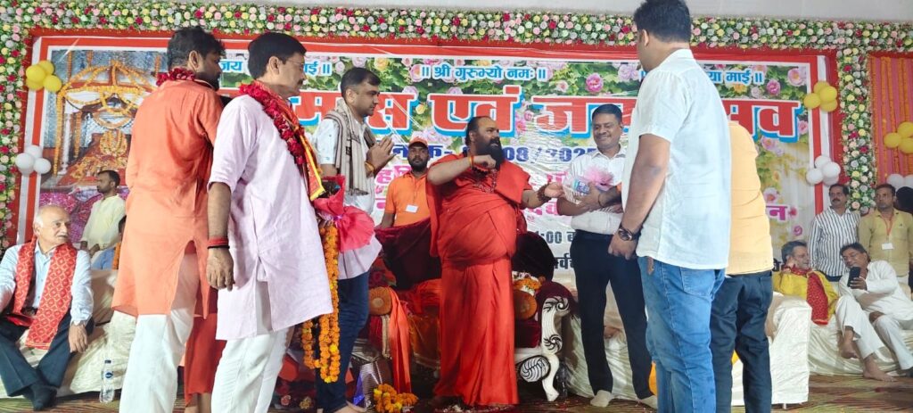 सिद्धपीठ हथियाराम के पीठाधिपति महामंडलेश्वर स्वामी भवानी नन्दन यति का शिष्य श्रद्धालुओं ने मनाया प्राकट्योत्सव 3 img 20250831 wa03012250279346591052142