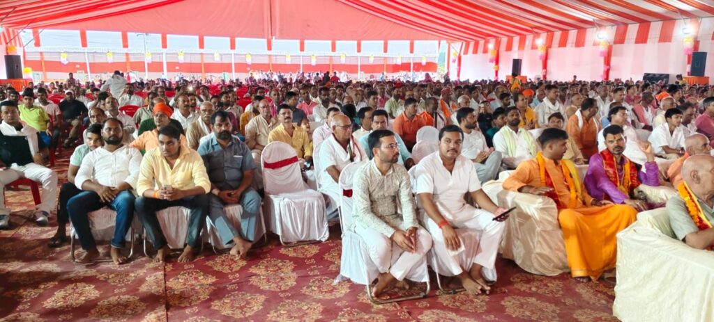 सिद्धपीठ हथियाराम के पीठाधिपति महामंडलेश्वर स्वामी भवानी नन्दन यति का शिष्य श्रद्धालुओं ने मनाया प्राकट्योत्सव 4 img 20250831 wa03048559122828144647074