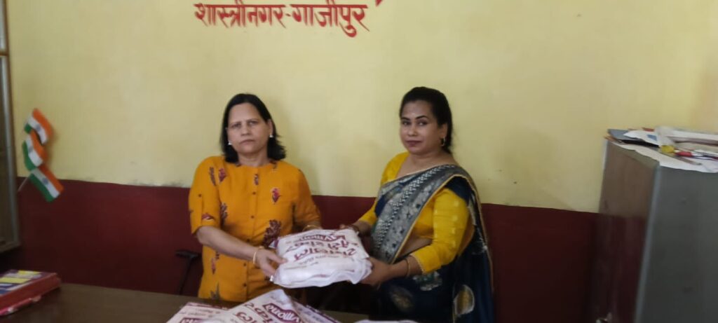 समर्पण संस्था शास्त्री नगर द्वारा शिक्षक दिवस धूमधाम से मनाया गया 12 img 20250905 wa02832703517912111793453