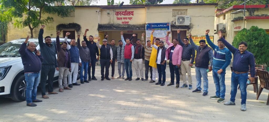 ग्राम पंचायत अधिकारी ग्राम विकास अधिकारी समन्वय समिति पदाधिकारियों की बैठक सम्पन्न 12 img 20251130 wa02427439246826735047640