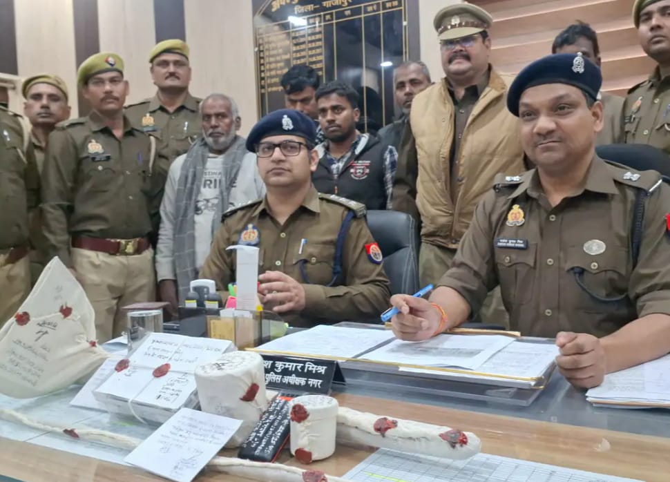 गाजीपुर में लल्लन यादव हत्याकांड का खुलासा, जमीन विवाद में पांच आरोपी गिरफ्तार 12 WhatsApp Image 2025 12 11 at 6.29.46 PM