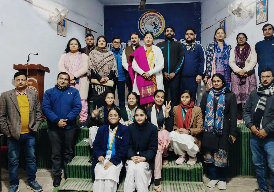 राजकीय महिला पीजी कॉलेज में जन्मशताब्दी कार्यक्रम, छात्राओं ने प्रस्तुत किए अटल जी के विचार 13 WhatsApp Image 2025 12 24 at 8.46.50 PM