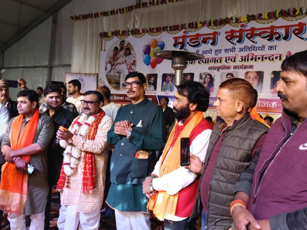 भोजपुरी गीतों पर देर रात तक झूमते रहे श्रोता 12 img 20251213 wa02443668139982554201270