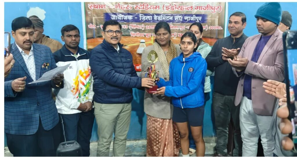 जिला बैडमिंटन चैम्पियनशिप 2025 , आयुवर्ग के सिंगल में अनिरुद्ध यादव बने चैम्पियन 12 img 20251228 wa04157472012274989481866