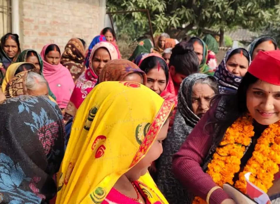 गाजीपुर: लोनेपुर में सपा महिला सभा का जनसंवाद, समस्याओं के समाधान को लेकर अधिकारियों से हुई बात 15 WhatsApp Image 2026 01 08 at 6.03.56 PM