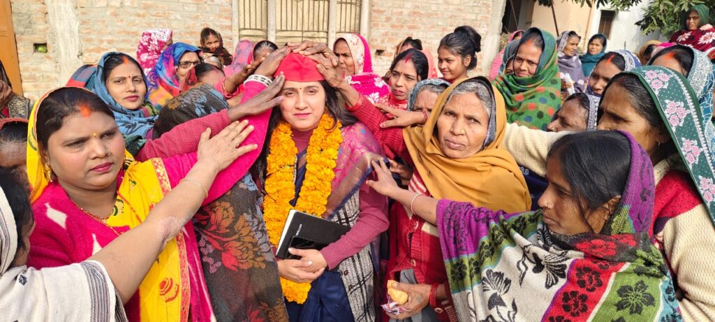 गाजीपुर: लोनेपुर में सपा महिला सभा का जनसंवाद, समस्याओं के समाधान को लेकर अधिकारियों से हुई बात 12 WhatsApp Image 2026 01 08 at 7.35.12 PM