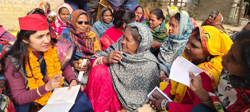 गाजीपुर: लोनेपुर में सपा महिला सभा का जनसंवाद, समस्याओं के समाधान को लेकर अधिकारियों से हुई बात 14 WhatsApp Image 2026 01 08 at 7.35.13 PM 1