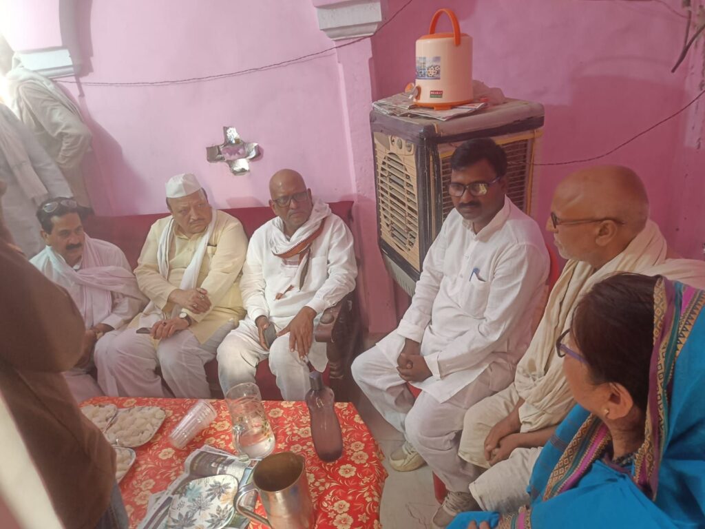 कुसुम तिवारी के घर पहुंचे कांग्रेस प्रदेश अध्यक्ष अजय राय, व्यक्त की शोक संवेदना 11 img 20260606 wa02037959577692903009791