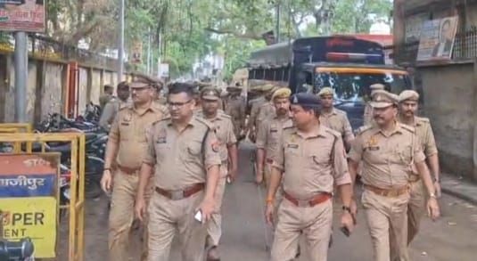 Breaking News: फरार इनामी बदमाशों के कोर्ट में हाजिर होने की सूचना, पुलिस हाई अलर्ट पर 12 img 20260611 wa01961747701136565170372