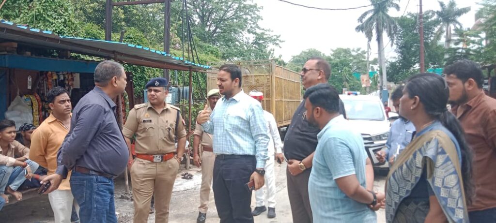 गाजीपुर में कांवड़ यात्रा को लेकर हाई अलर्ट, डीएम-एसपी ने दिए सख्त निर्देश 15 1002920063