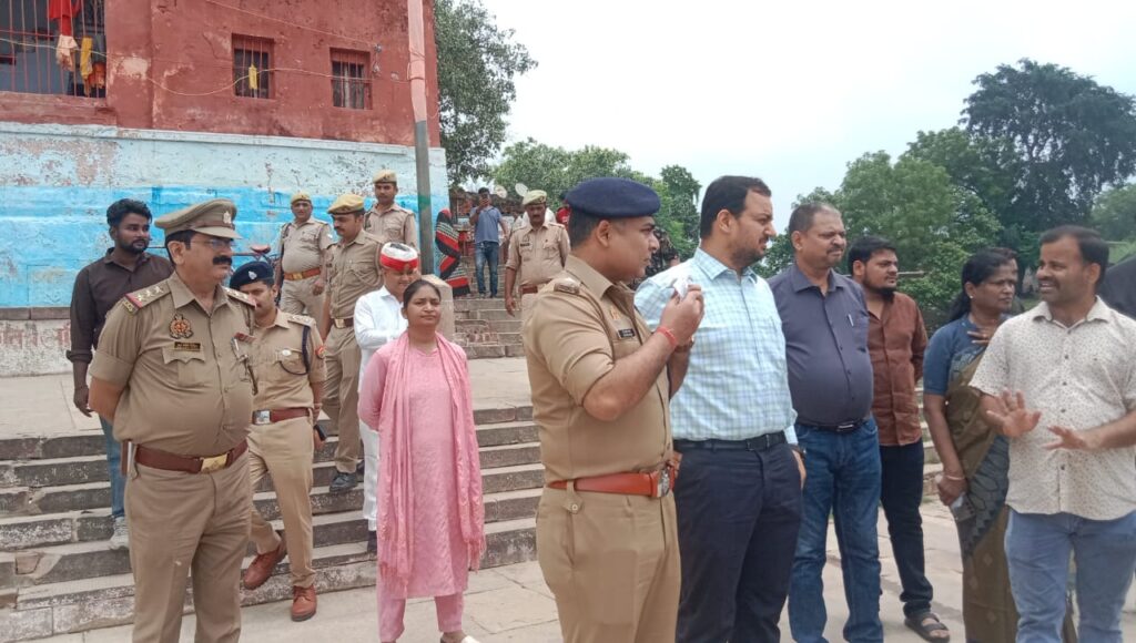 गाजीपुर में कांवड़ यात्रा को लेकर हाई अलर्ट, डीएम-एसपी ने दिए सख्त निर्देश 12 1002920065