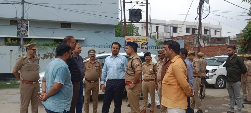 गाजीपुर में कांवड़ यात्रा को लेकर हाई अलर्ट, डीएम-एसपी ने दिए सख्त निर्देश 13 1002920066