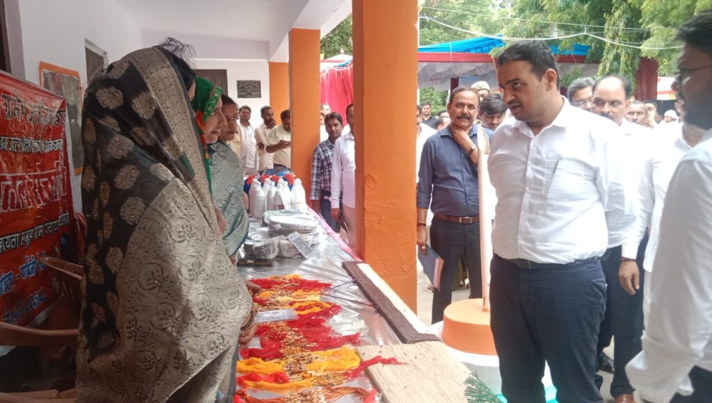 गाजीपुर में स्वयं सहायता समूहों को मिलेगा नई योजनाओं का लाभ, डीएम ने दिए निर्देश 15 1002977303