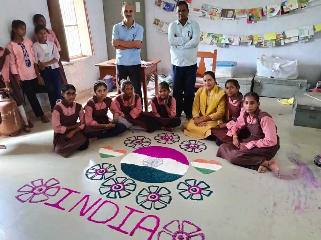 गाजीपुर में ‘हर घर तिरंगा’ अभियान की धूम, स्कूलों में हुईं देशभक्ति से जुड़ी गतिविधियां 16 1003002661