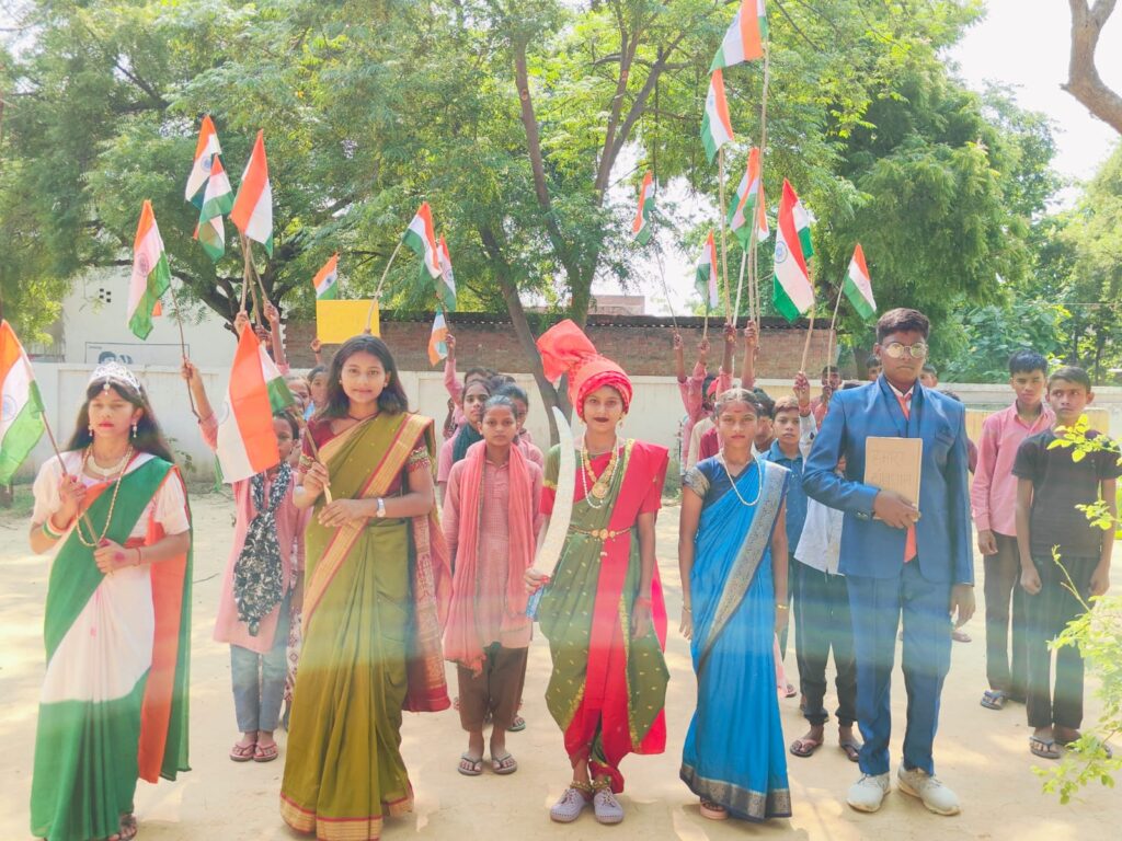 गाजीपुर में ‘हर घर तिरंगा’ अभियान की धूम, स्कूलों में हुईं देशभक्ति से जुड़ी गतिविधियां 14 1003002662