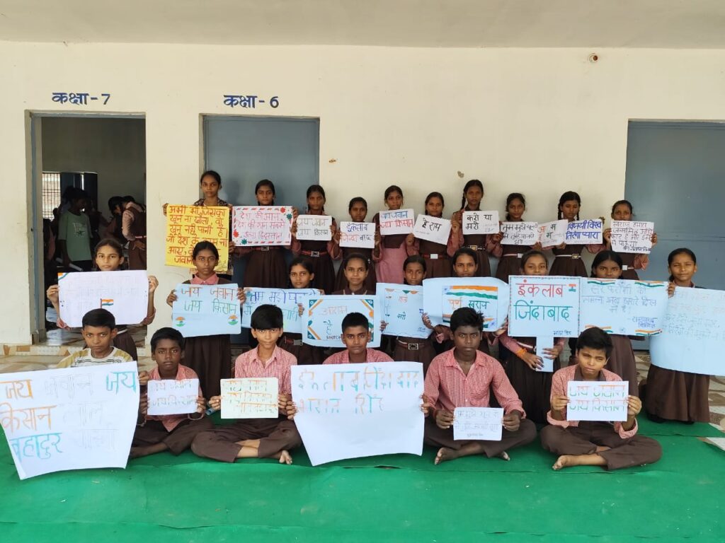 गाजीपुर में ‘हर घर तिरंगा’ अभियान की धूम, स्कूलों में हुईं देशभक्ति से जुड़ी गतिविधियां 13 1003002665