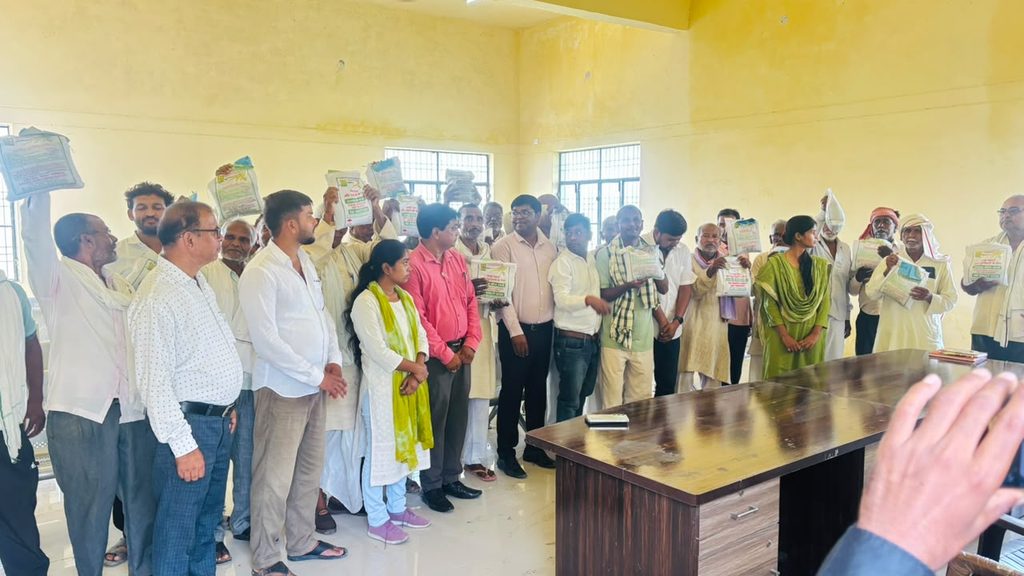 किसानों को वितरित किया गया निःशुल्क सरसों व तोरिया बीज के मिनीकिट 12 1003170802