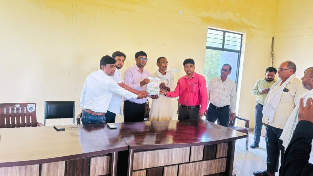 किसानों को वितरित किया गया निःशुल्क सरसों व तोरिया बीज के मिनीकिट 13 1003170805