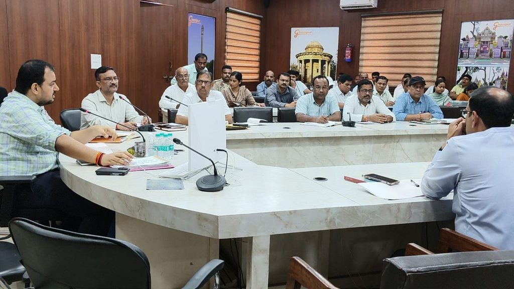 सीएम डैशबोर्ड पर सुस्त प्रगति पर डीएम सख्त, समय पर काम पूरा करने के निर्देश 12 WhatsApp Image 2026 09 23 at 7.21.56 PM